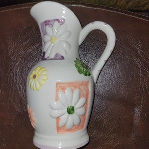 Ceramic Floral Wall Pocket/Vase Daisy Design
